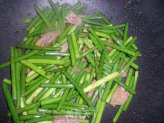 蒜苔炒肉的做法步骤：6