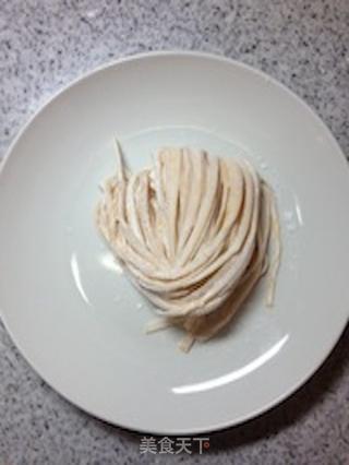 手擀意式黄金面(系列之一)黄金瀑布里蒜,椒香【传统的意式面】新鲜尝的做法步骤:38