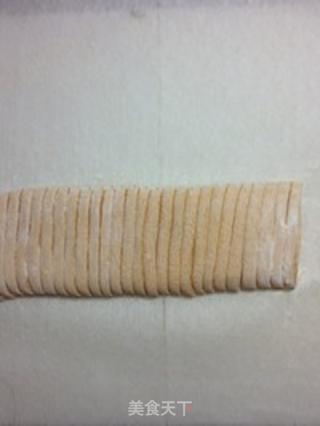 手擀意式黄金面(系列之一)黄金瀑布里蒜,椒香【传统的意式面】新鲜尝的做法步骤:34