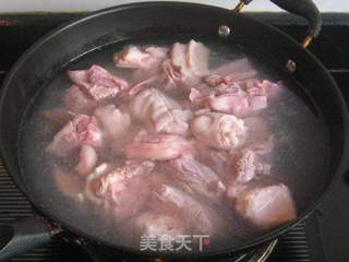 羊肉芋仔煲的做法步骤:2