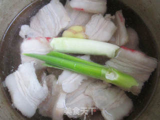 酸菜炖白肉血肠~经典的东北农家杀猪菜的做法步骤:3
