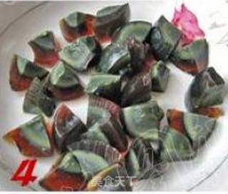 纯粹的清爽凉拌菜。【皮蛋拌豆腐】的做法步骤:4