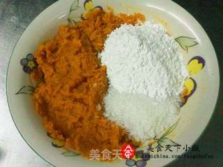 首乌黑芝麻南瓜饼的做法步骤:2