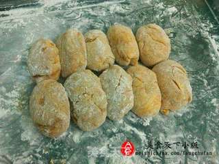 首乌黑芝麻南瓜饼的做法步骤:5