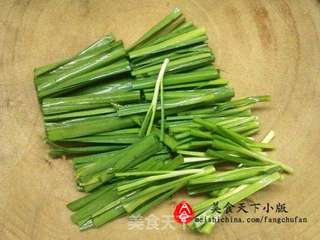 韭菜焖羊血的做法步骤:2
