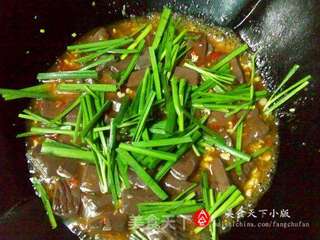 韭菜焖羊血的做法步骤:8