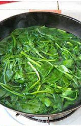 盛开的小花朵。【菠菜虾仁烧卖】的做法步骤:2