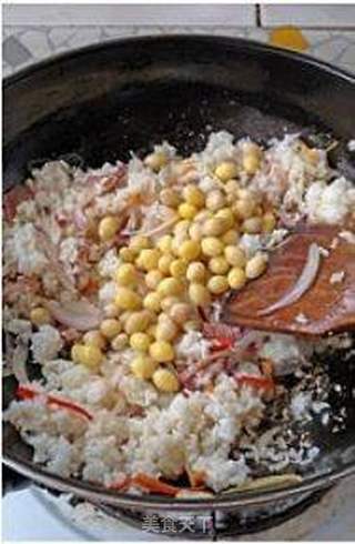 异域风情的加料炒饭。【白果培根炒饭】的做法步骤：5