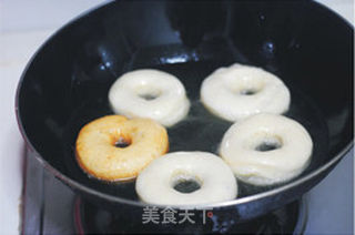 【软糯甜甜圈】小朋友们都喜欢的做法步骤:9