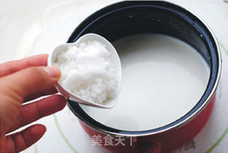 【姜撞奶】冬日里的温暖饮品的做法步骤:2