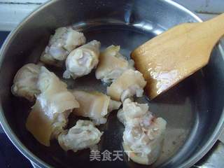 酒香入佳肴---啤酒焖猪蹄的做法步骤:4