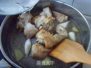 酒香入佳肴---啤酒焖猪蹄的做法步骤:6