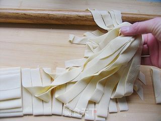 简单几步教你做出整齐漂亮的面条——西红柿鸡蛋面新吃的做法步骤:5