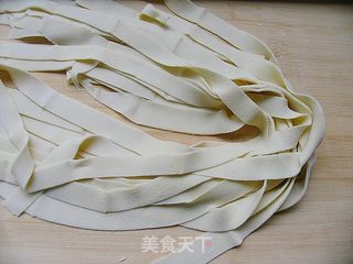 简单几步教你做出整齐漂亮的面条——西红柿鸡蛋面新吃的做法步骤:6