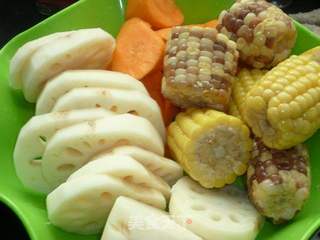 电压力煲食谱：杂蔬排骨汤的做法步骤：4