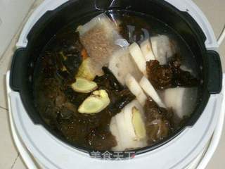 电压力煲食谱：杂蔬排骨汤的做法步骤：5