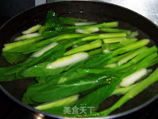 腊肠炒菜心的做法步骤：3