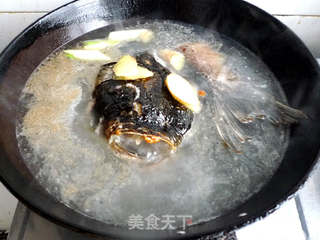 首尾相连鱼汤的做法步骤：7