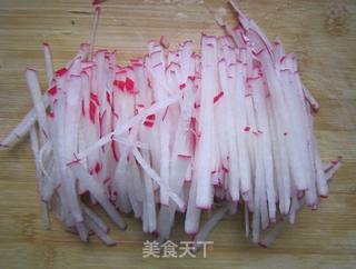 鲫鱼萝卜丝汤的做法步骤：2