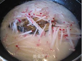 鲫鱼萝卜丝汤的做法步骤：7