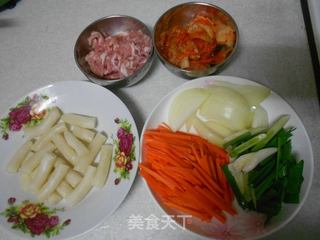 泡菜炒年糕的做法步骤：1