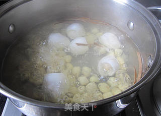 莲子百合鸡蛋糖水的做法步骤:3