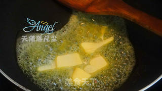拉花——西兰花奶油浓汤的做法步骤:2