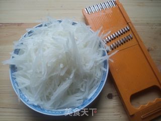 【萝卜丝鲫鱼汤】出奶白汤的小秘招的做法步骤:3