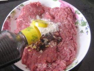 大葱羊肉锅贴的做法步骤:4
