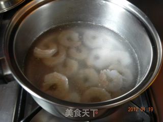 春意嫣然---鸡尾酒虾的做法步骤：2