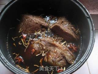 卤牛肉的做法步骤：5