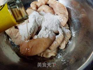 青菜煲肥肠的做法步骤:2