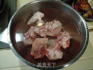 菌菇炖羊汤的做法步骤：1