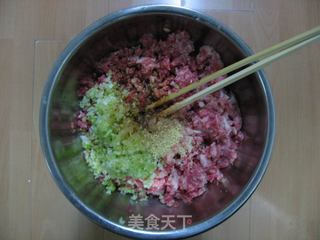 水饺的做法步骤：2