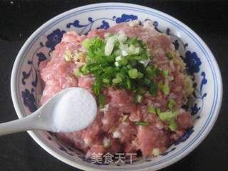 红烧狮子头的做法步骤：1