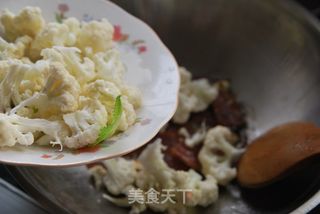 正宗滴川味~~麻辣香肠——炒【花菜】的做法步骤：4