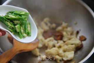 正宗滴川味~~麻辣香肠——炒【花菜】的做法步骤：7