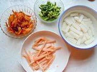 辣白菜炒年糕的做法步骤:2