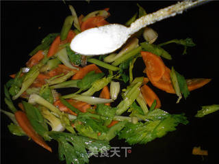 节后清肠素菜--芹菜炒黑木耳的做法步骤:8