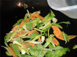 节后清肠素菜--芹菜炒黑木耳的做法步骤:10