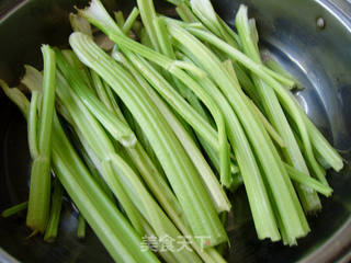 家常主食----芹菜肉馅蒸饺的做法步骤:5