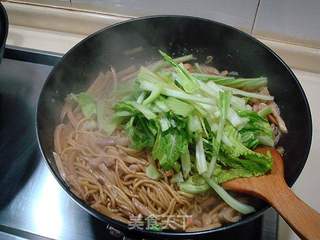 鲜蘑菇焖乌冬面的做法步骤：12