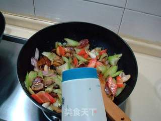 豉香腊味炒杂蔬的做法步骤：9