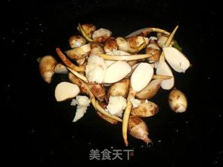 芹蒜素炒慈菇的做法步骤:3