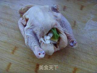 肥嫩鲜美--白斩鸡的做法步骤：1