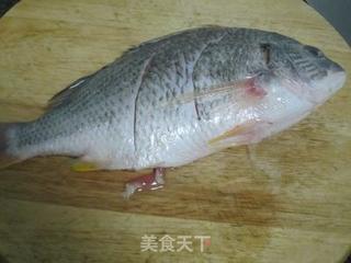 怀旧潮式蒸鱼的做法步骤：2