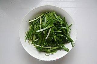 韭菜炒河虾的做法步骤:2