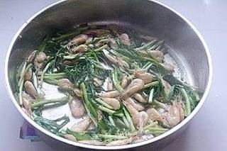 韭菜炒河虾的做法步骤:7
