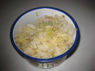 冻豆腐炖酸菜的做法步骤:2