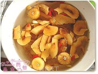 滋润清肺补血美白汤——海底椰无花果南北杏糖水的做法步骤:2